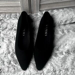 Vivaia Flats Sz 38.5/7.5 (US)